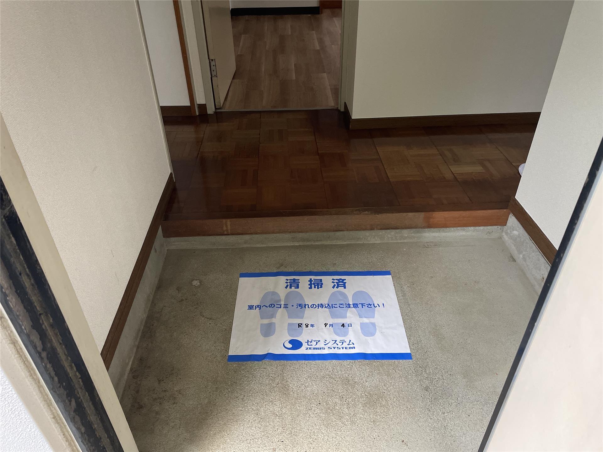 中岡町三丁目貸家の玄関写真