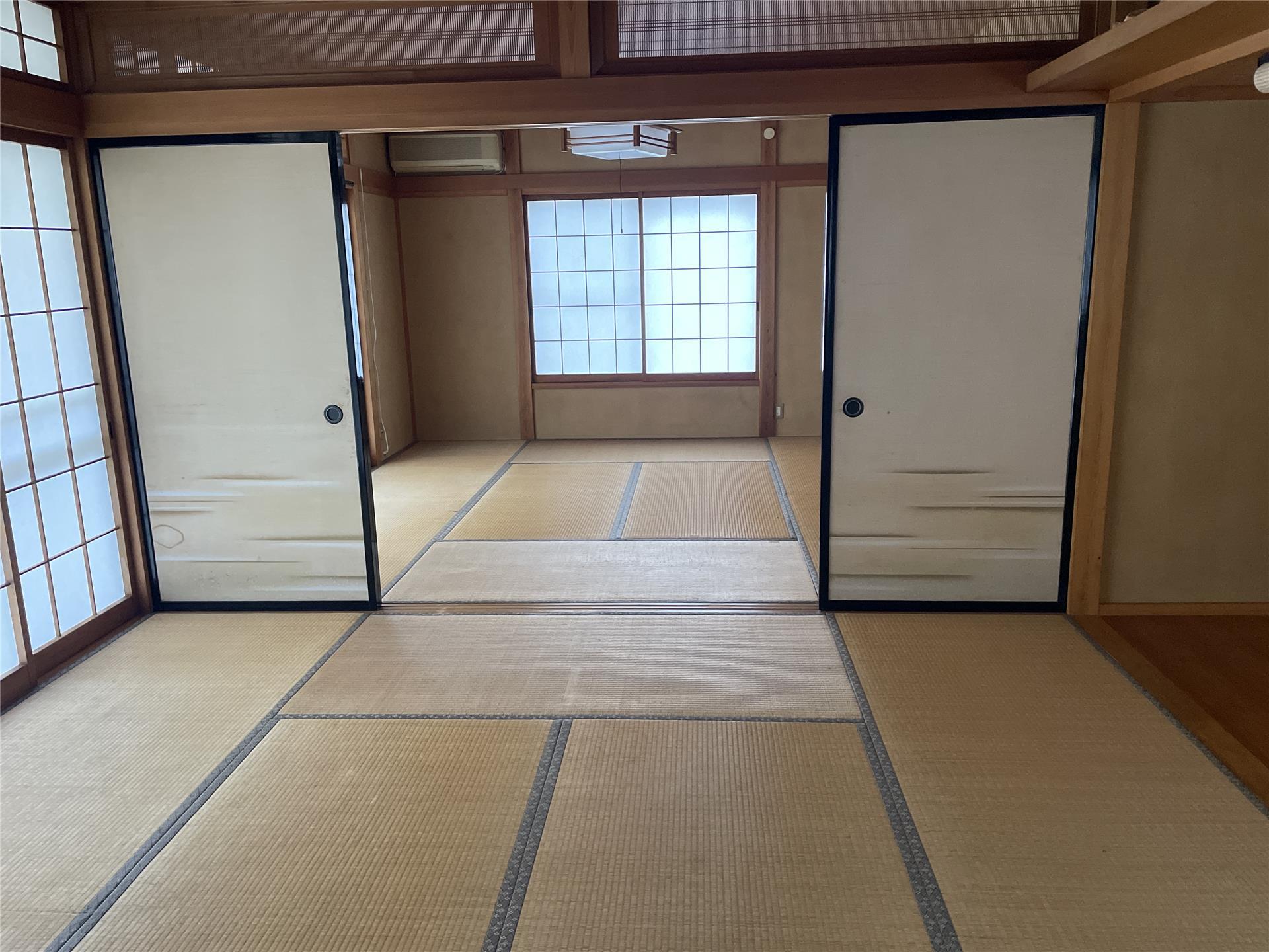 中岡町三丁目貸家の居間写真