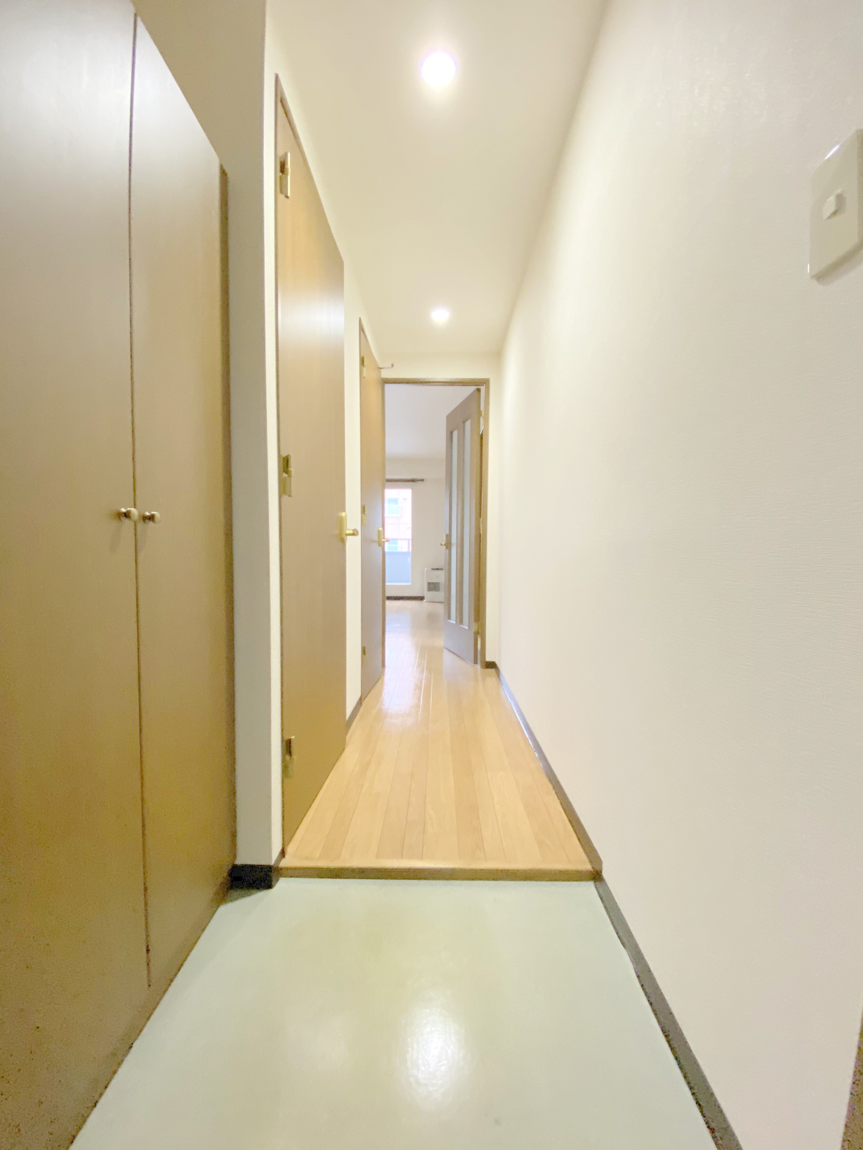 玄関　明るい玄関がお出迎えです☆