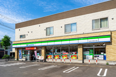 コンビニ　ファミリーマート札幌北22条西5丁目店（コンビニ）まで204m