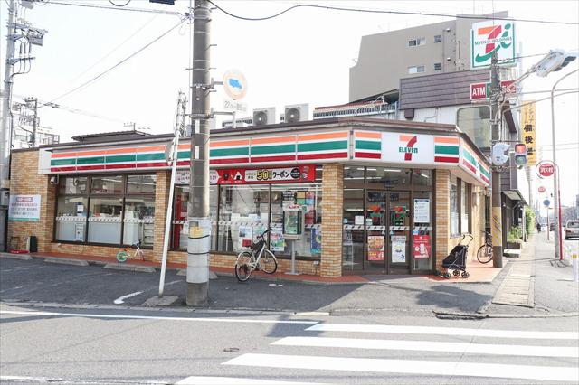 コンビニ　セブンイレブン（コンビニ）まで223m