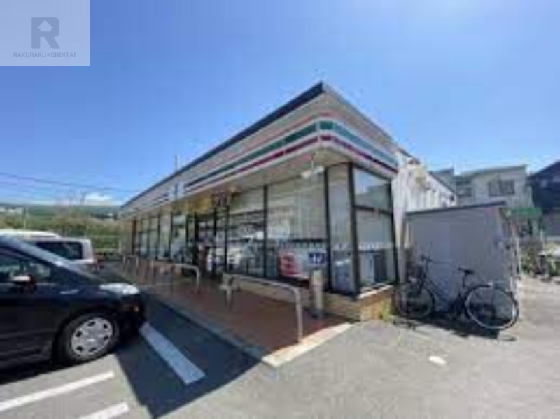 コンビニ　セブンイレブン寝屋川萱島東3丁目店（コンビニ）まで504m