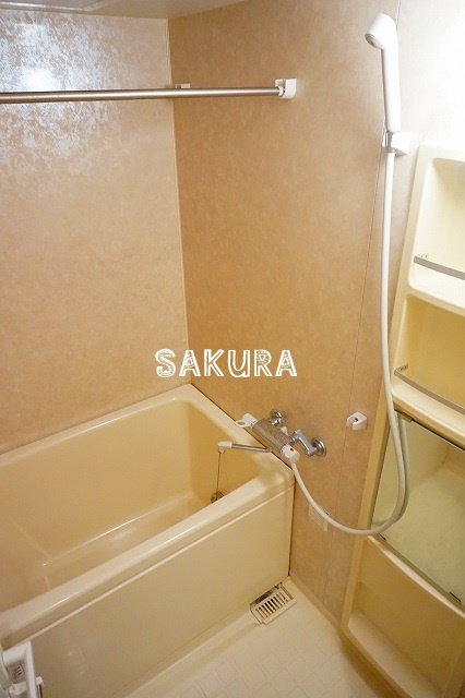 バス・シャワールーム　嬉しい追い焚き・浴室乾燥機付きです♪