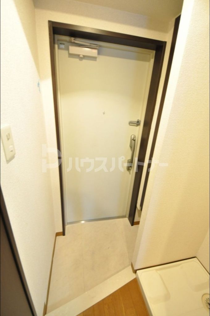 クレセント小台の玄関写真