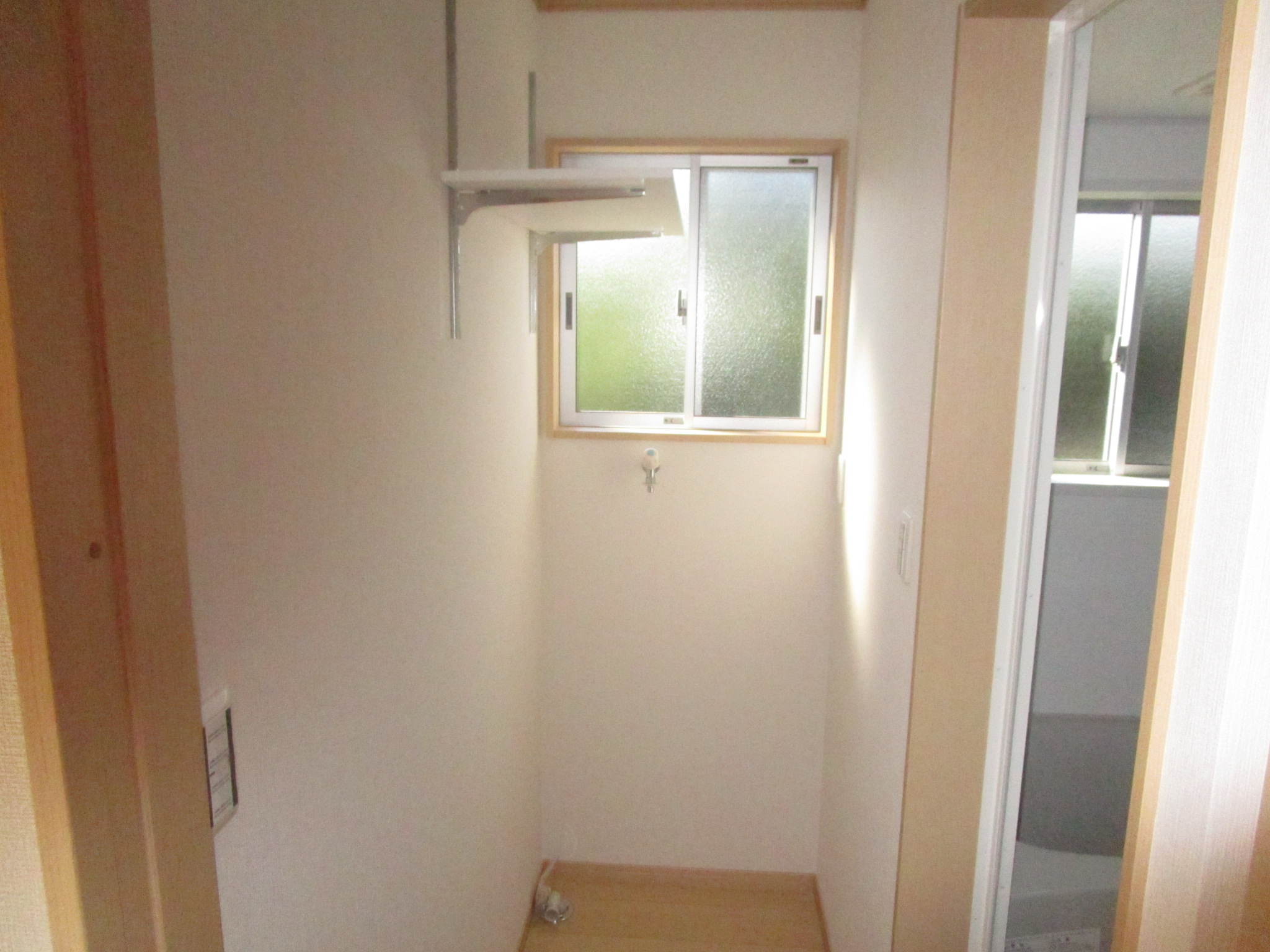 その他設備　洗濯機置き場・棚が付きました！