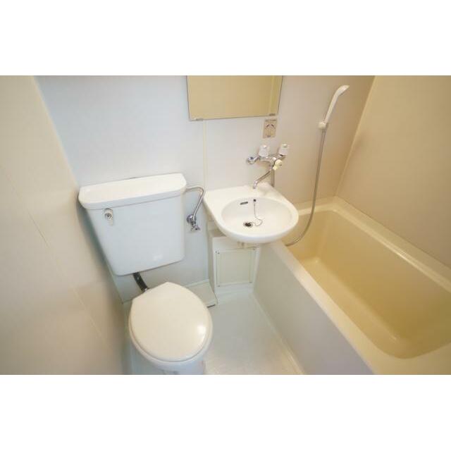 バス・シャワールーム　※参考までに別のお部屋の写真を添付しております