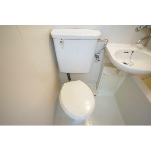 トイレ　※参考までに別のお部屋の写真を添付しております