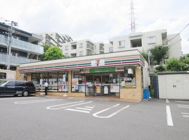 【横浜市戸塚区下倉田町のアパートのコンビニ】