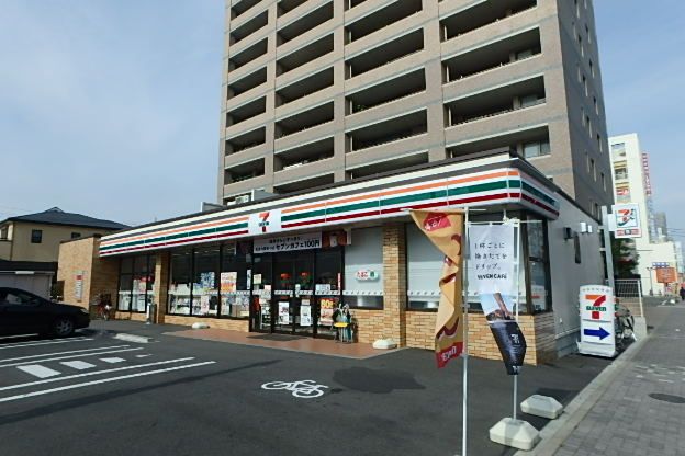 コンビニ　セブンイレブン（コンビニ）まで274m