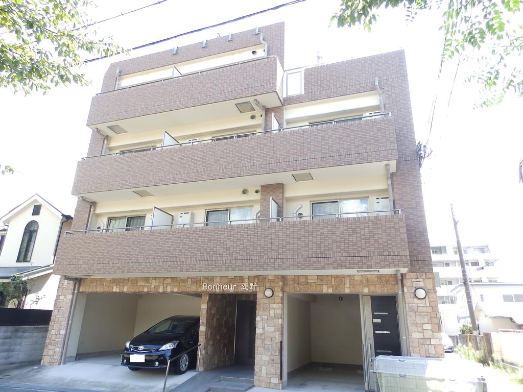 建物外観　駐車場有