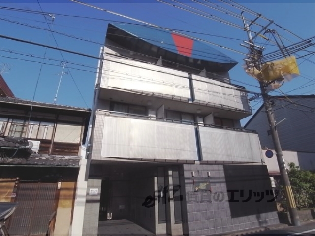 京都市伏見区瀬戸物町のマンションの建物外観