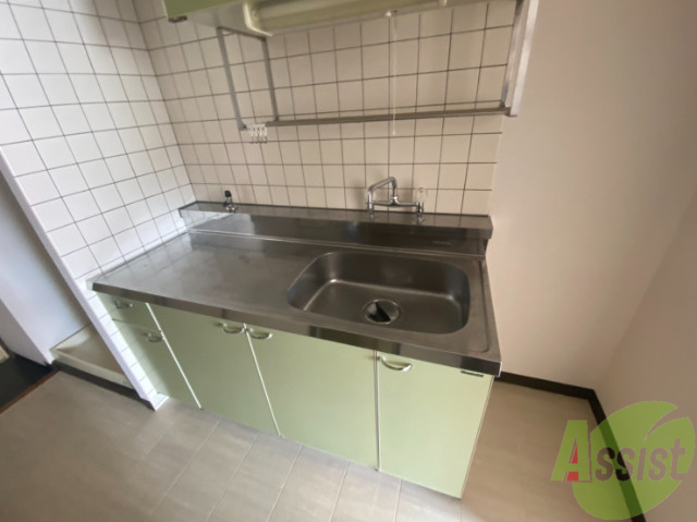 キッチン　シンプルなキッチンです。一人暮らしにはちょうどいいサイズ。