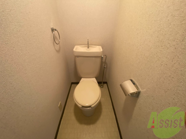 トイレ　こちらはトイレです。清潔感があり、安心して使用できます。