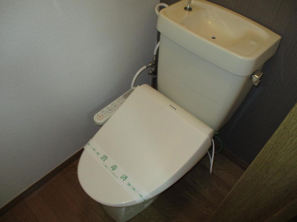 トイレ　温水洗浄便座付