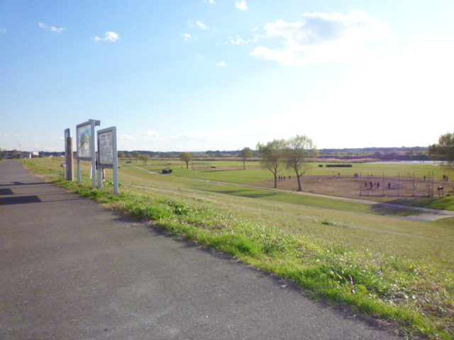 【レオパレスエントピアホープの公園】