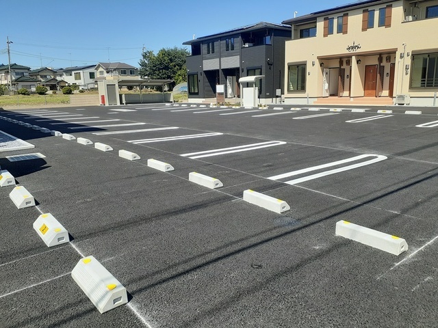 【古河市鴻巣のアパートの駐車場】