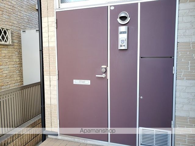 レオパレスサティセフォンツの玄関写真