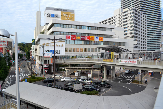 【高槻市白梅町のマンションのショッピングセンター】