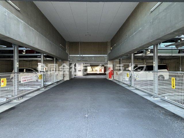 【エスリード高田駅前の駐車場】