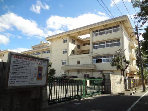 【エスリード高田駅前の小学校】