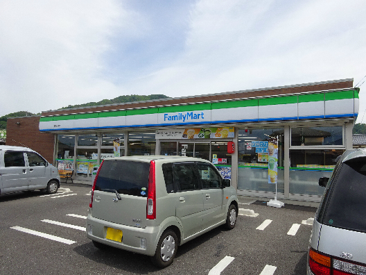 コンビニ　ファミリーマート 須坂臥竜店（コンビニ）まで294m