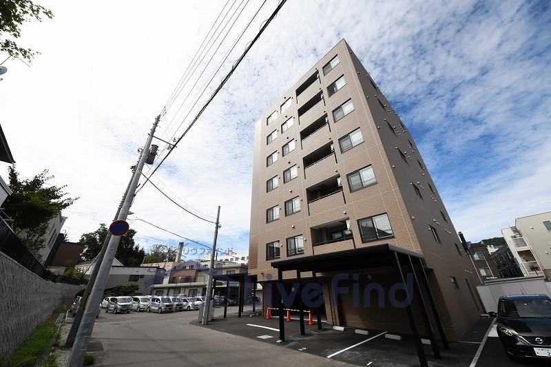 札幌市南区真駒内本町のマンションの建物外観