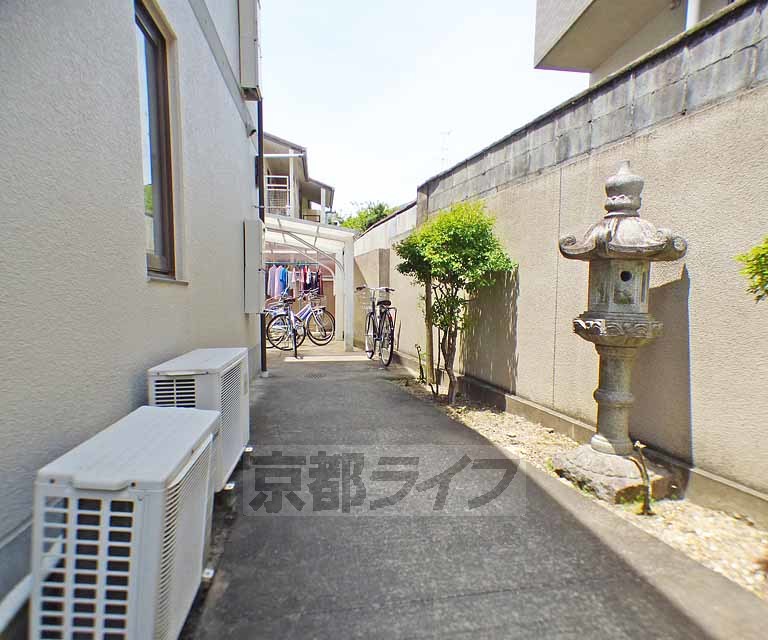 【京都市左京区北白川上池田町のマンションのロビー】