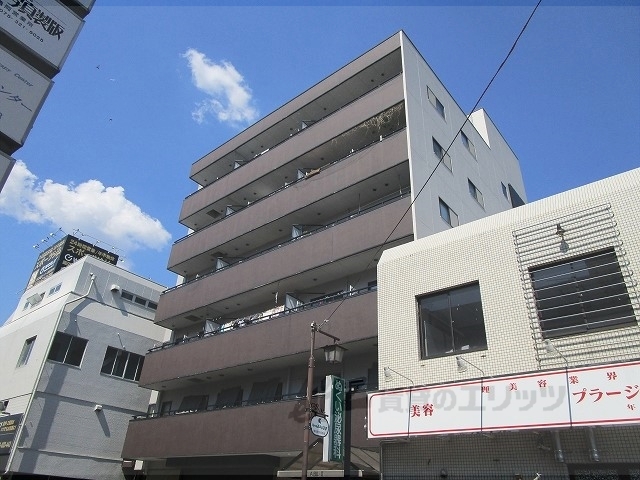 亀岡市追分町のマンションの建物外観