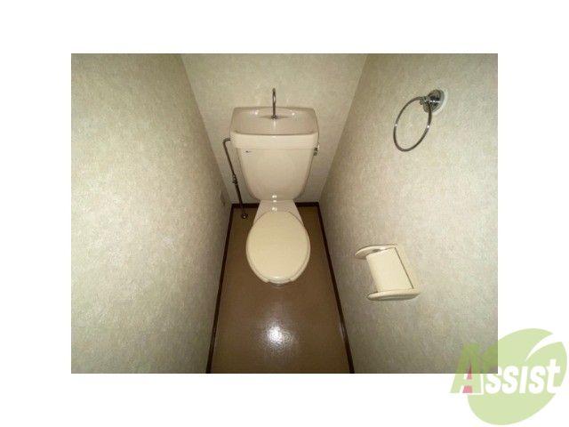 トイレ　こちらはトイレです。清潔感があり、安心して使用できます。