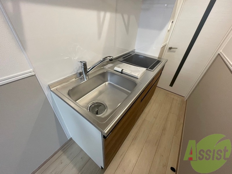 キッチン　こちらはキッチンです。２口のＩＨコンロでございます。