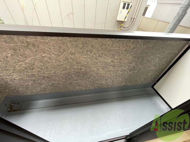 バルコニー　こちらバルコニーでございます。洗濯物干しも可能です。