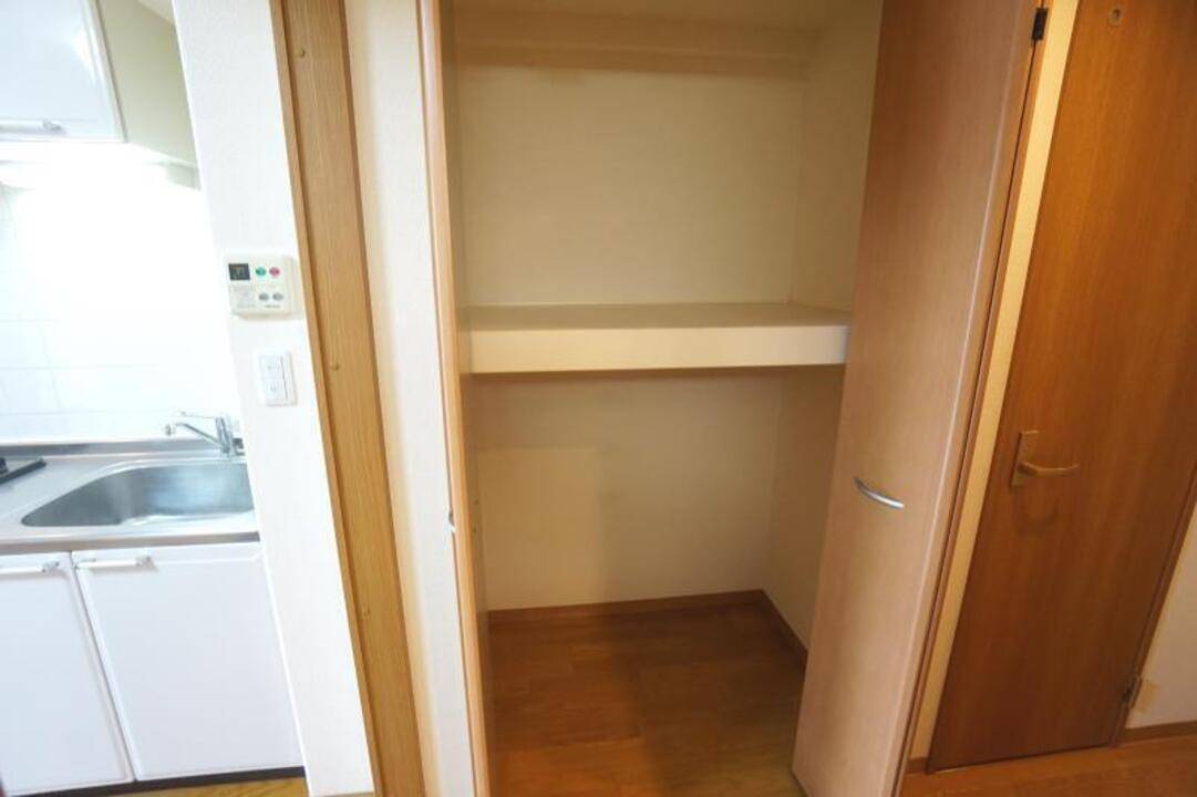 収納　棚