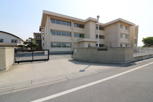 小学校　足利市立梁田小学校（小学校）まで607m