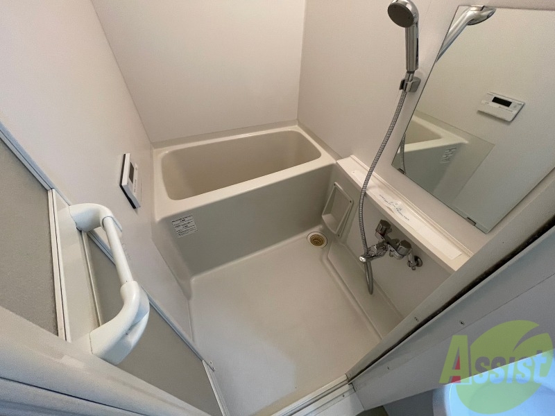 バス・シャワールーム　お風呂になります。一日の疲れを癒してくださいね。