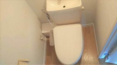 トイレ　温水洗浄便座付き