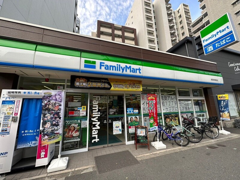 コンビニ　ファミリーマート南森町駅前店（コンビニ）まで726m