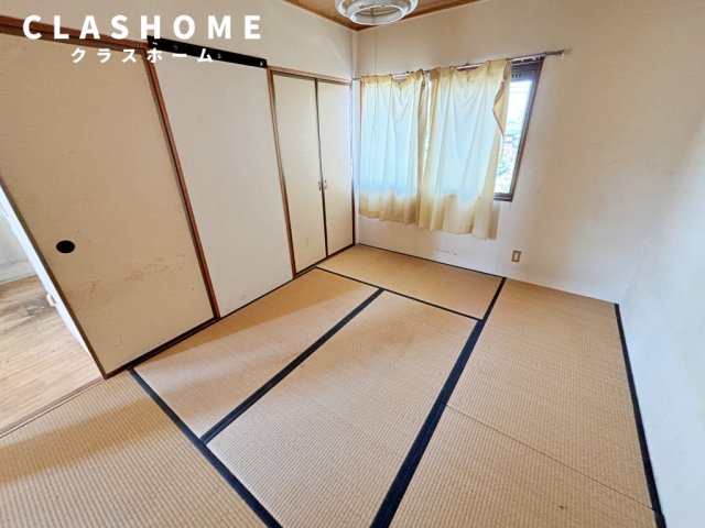 居室・リビング　同物件の別部屋になります。