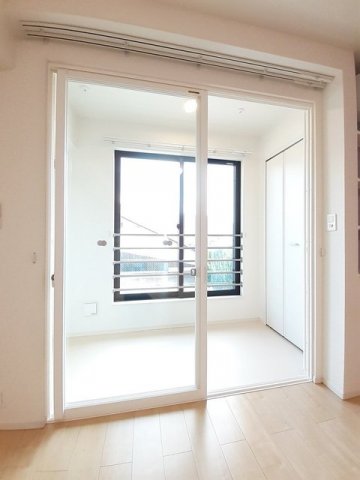 バルコニー　開放的で明るい空間を演出してくれるバルコニーです