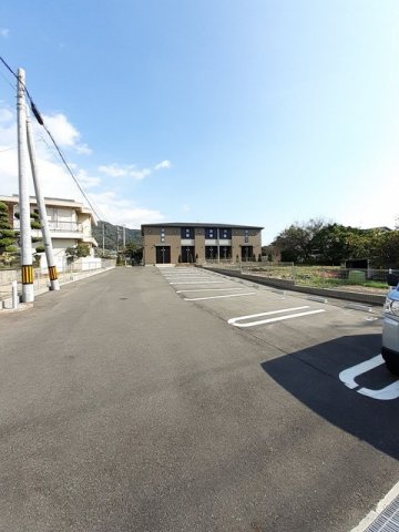 駐車場　駐車場に車を止められます