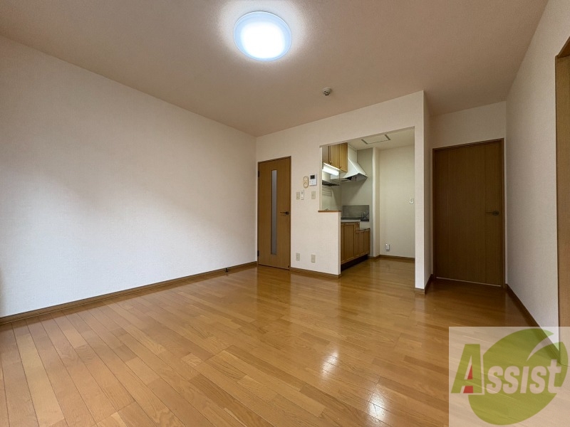 居室・リビング　広くてきれいなリビングです！快適に過ごせそうですね。