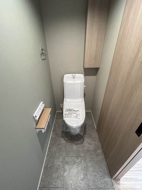 トイレ　１階トイレ・温水洗浄機能付き