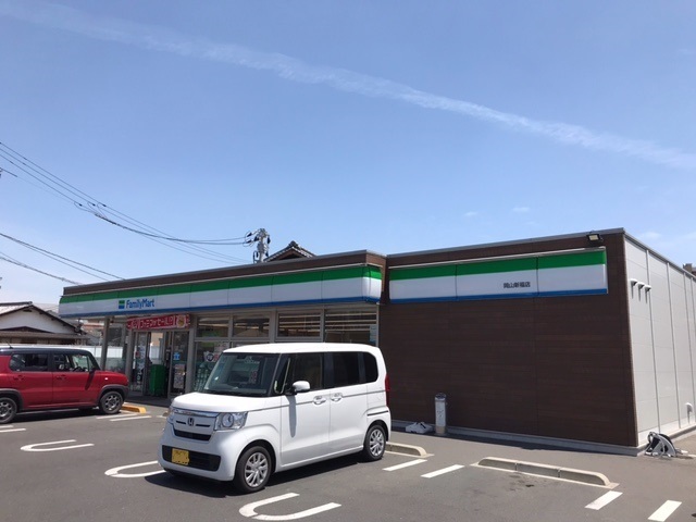 コンビニ　ファミリーマート岡山新福店（コンビニ）まで800m