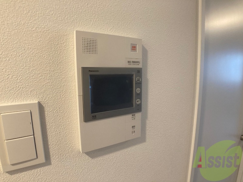 セキュリティ　モニタ付インターホンです。セキュリティ面も安心ですね！