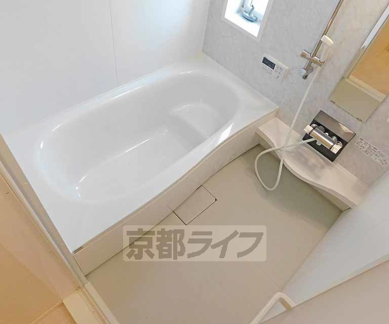 バス・シャワールーム　広くて足が伸ばせます。