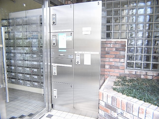 エントランス　宅配ボックス