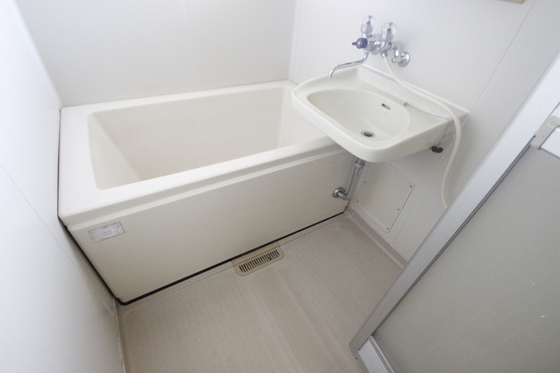 バス・シャワールーム　※別部屋の写真です