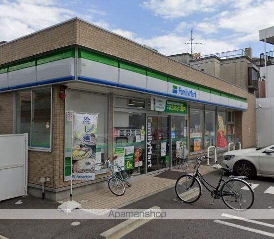 コンビニ　ファミリーマート（コンビニ）まで824m