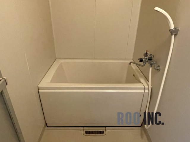 バス・シャワールーム　写真は反転のお部屋です