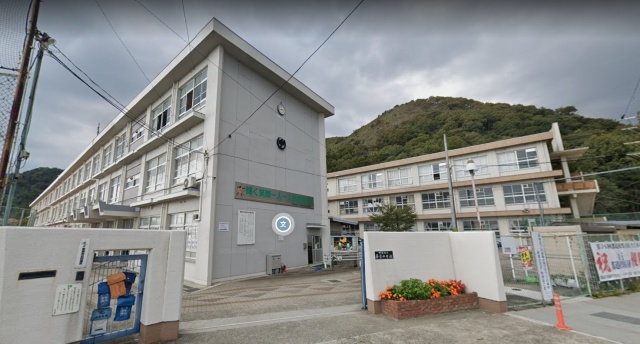 中学校　姫路市立夢前中学校（中学校）まで2400m