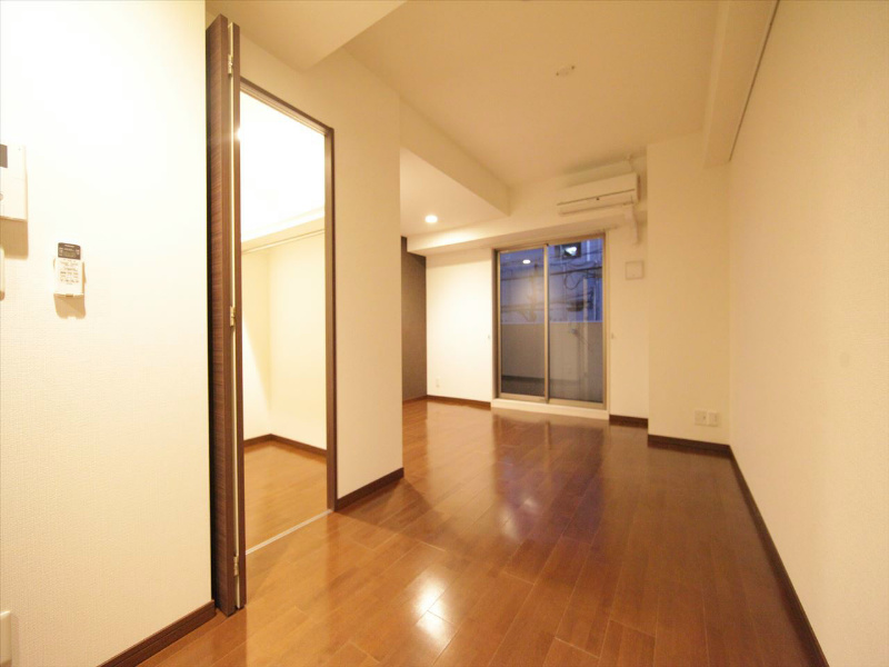 その他部屋・スペース　洋室11.8帖　ウォークインクローゼット付　南面バルコニー